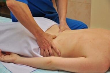 massage le haghaidh osteochondrosis lumbar