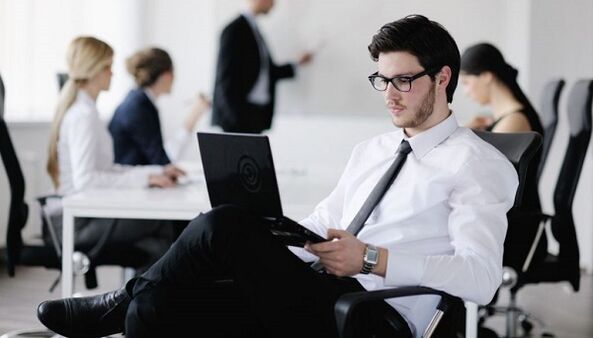 obair sedentary mar chúis osteochondrosis lumbar