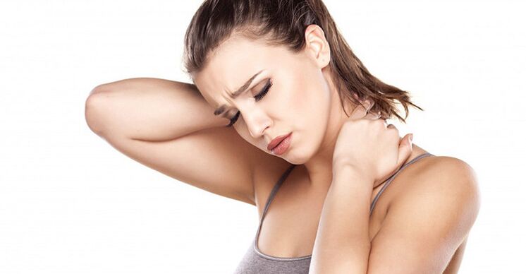 Tá pian muineál ag cailín